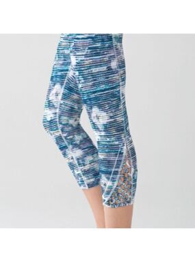 1235-Lululemon True Self Crop II